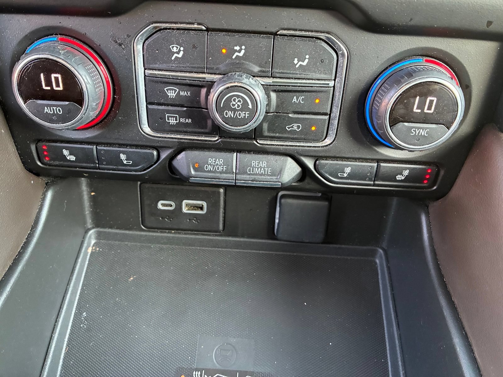 Used 2024 Chevrolet Tahoe LT RWD image 9