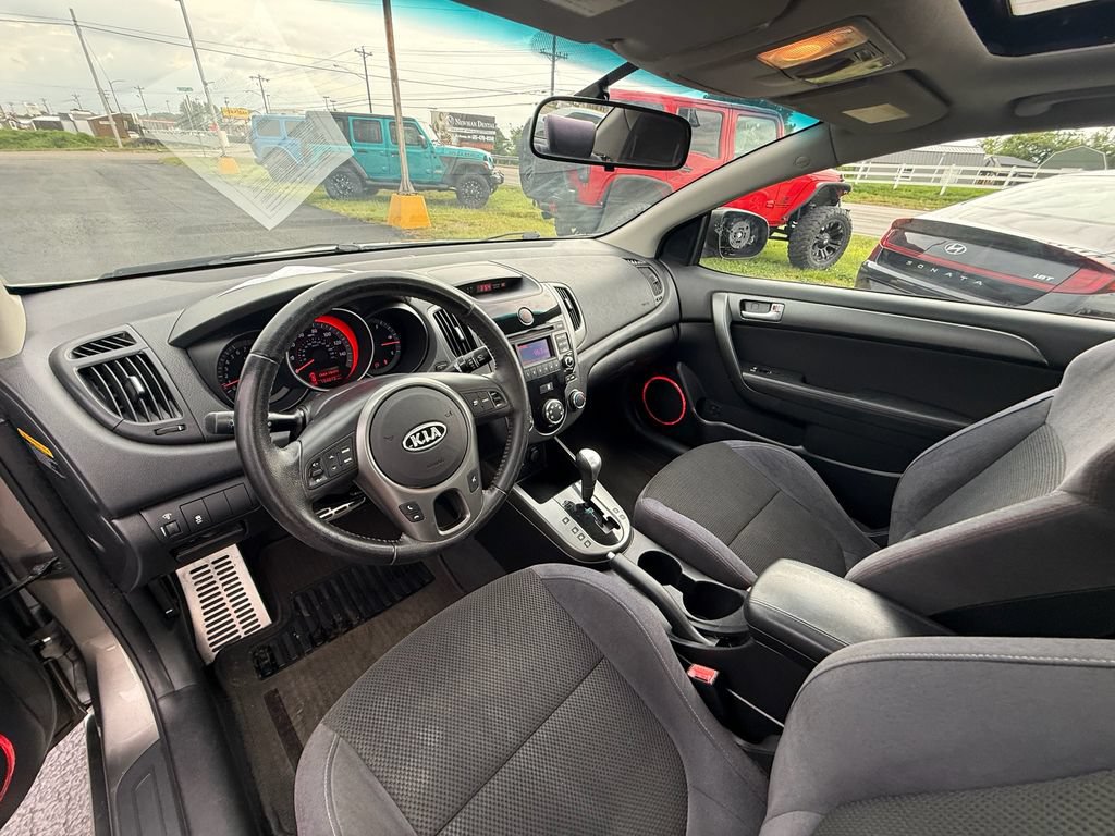 Used 2010 Kia Forte Koup SX FWD image 13