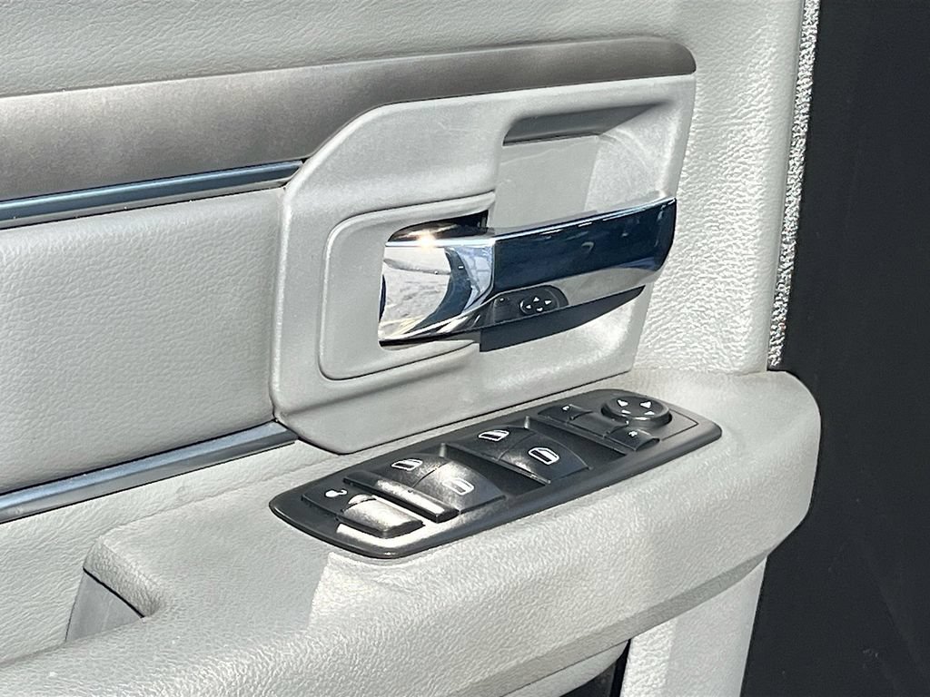Used 2019 RAM 1500 Classic SLT AWD/4WD image 17