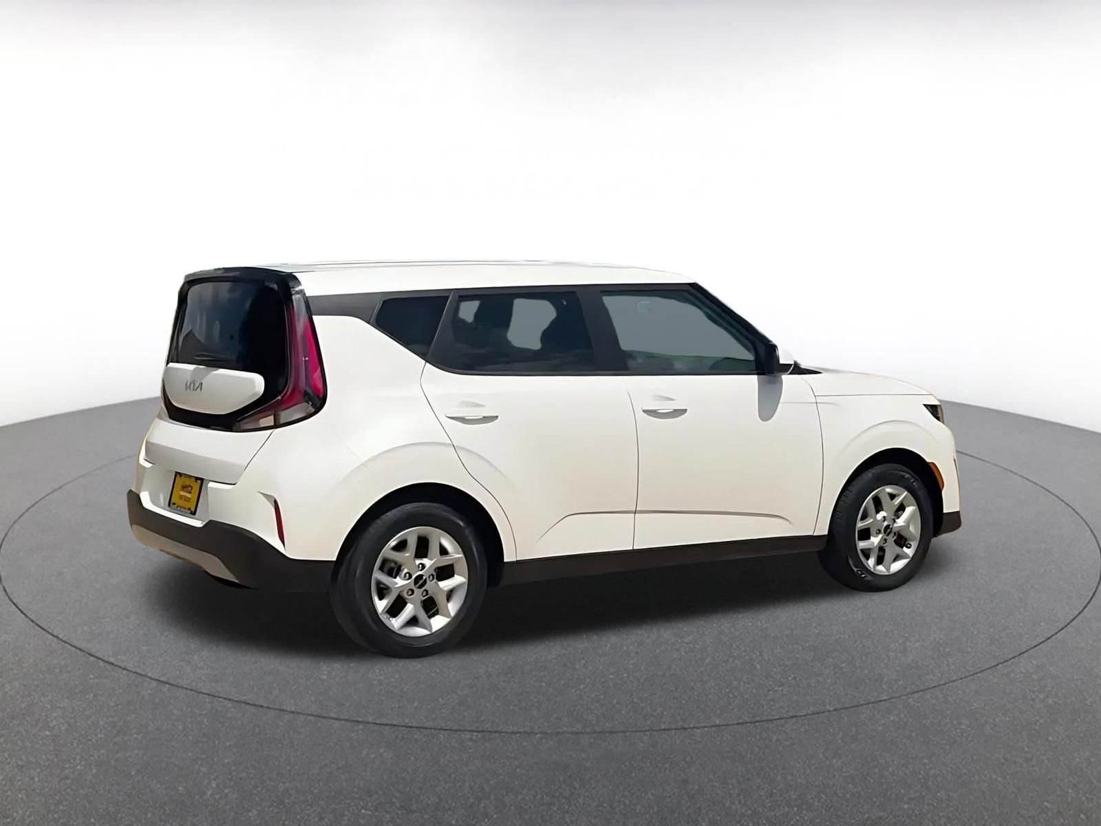 Used 2025 Kia Soul LX w/ LX Technology Package FWD image 15