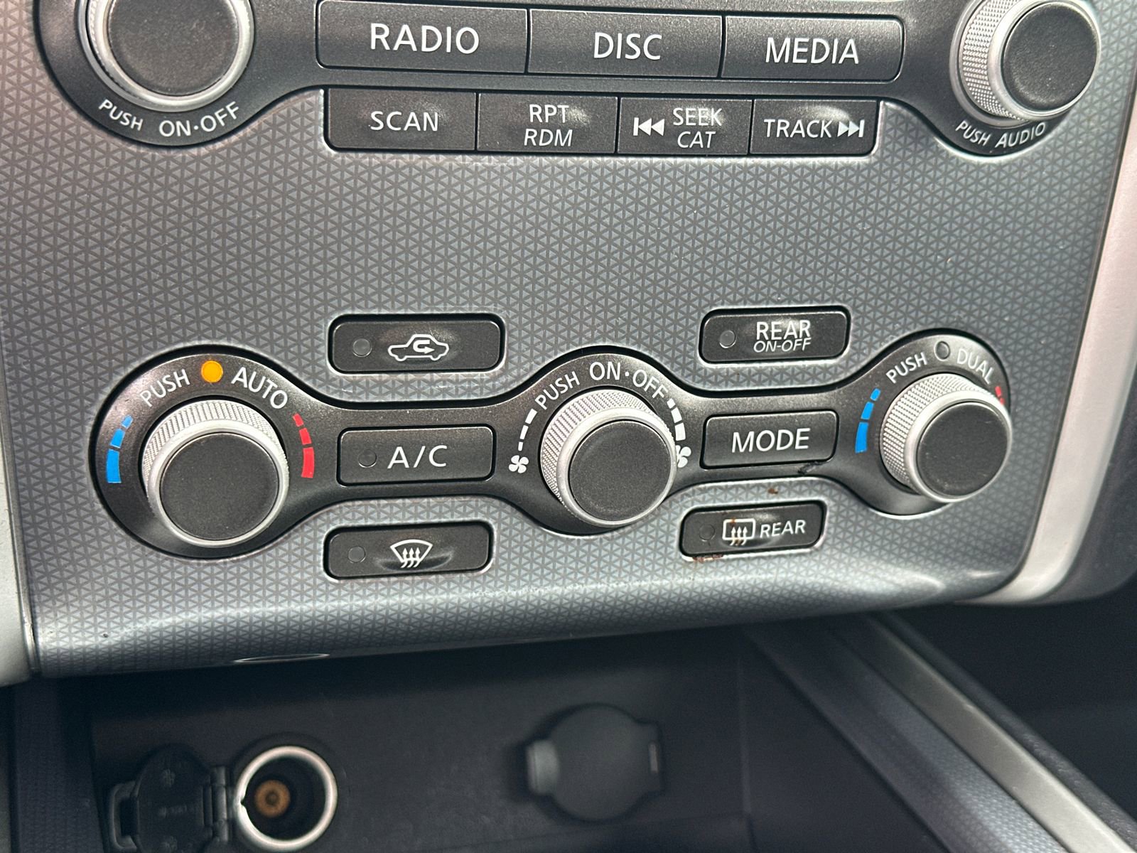 Used 2017 Nissan Pathfinder SL w/ SL Tech Package FWD image 28