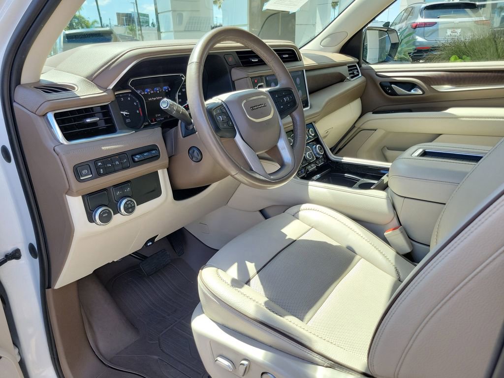 Used 2021 GMC Yukon XL Denali w/ Denali Premium Package image 18