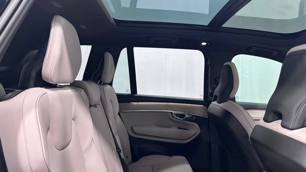 Certified 2025 Volvo XC90 B5 Plus AWD/4WD image 25