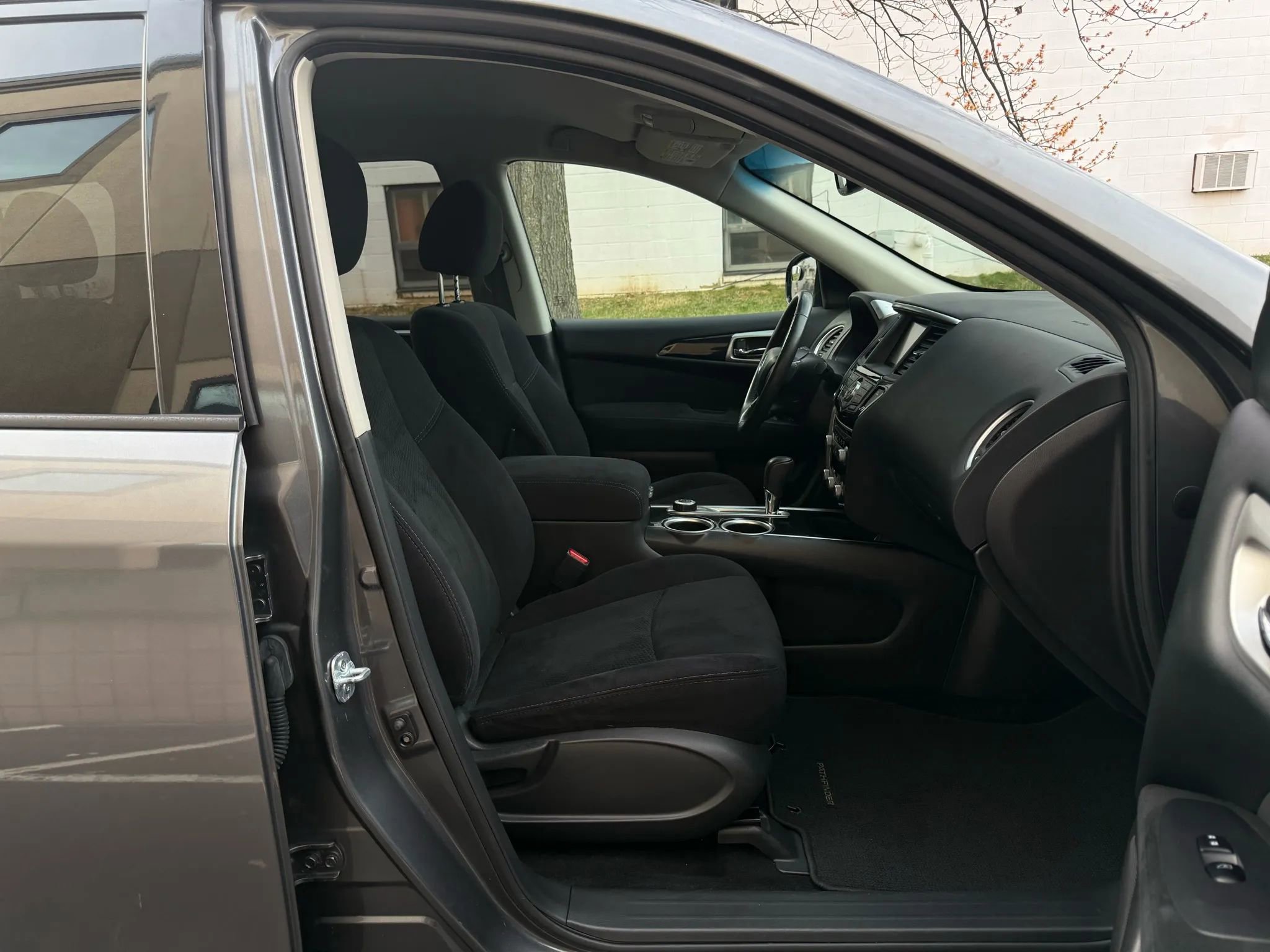Used 2016 Nissan Pathfinder SV image 26