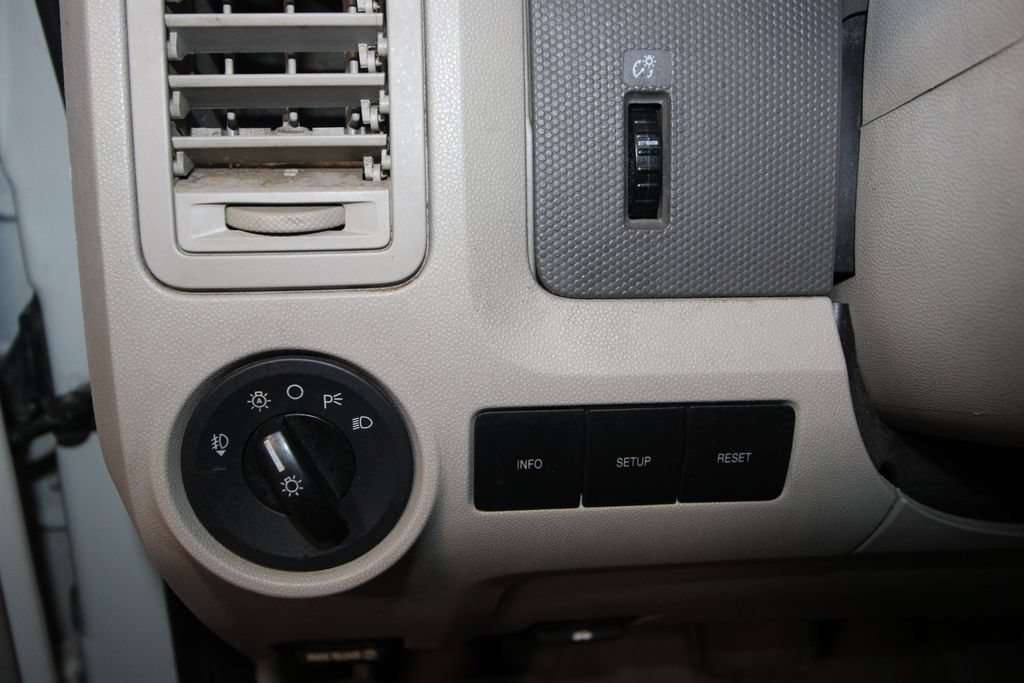 Used 2011 Ford Escape XLT w/ 201A Rapid Spec Order Code FWD image 9