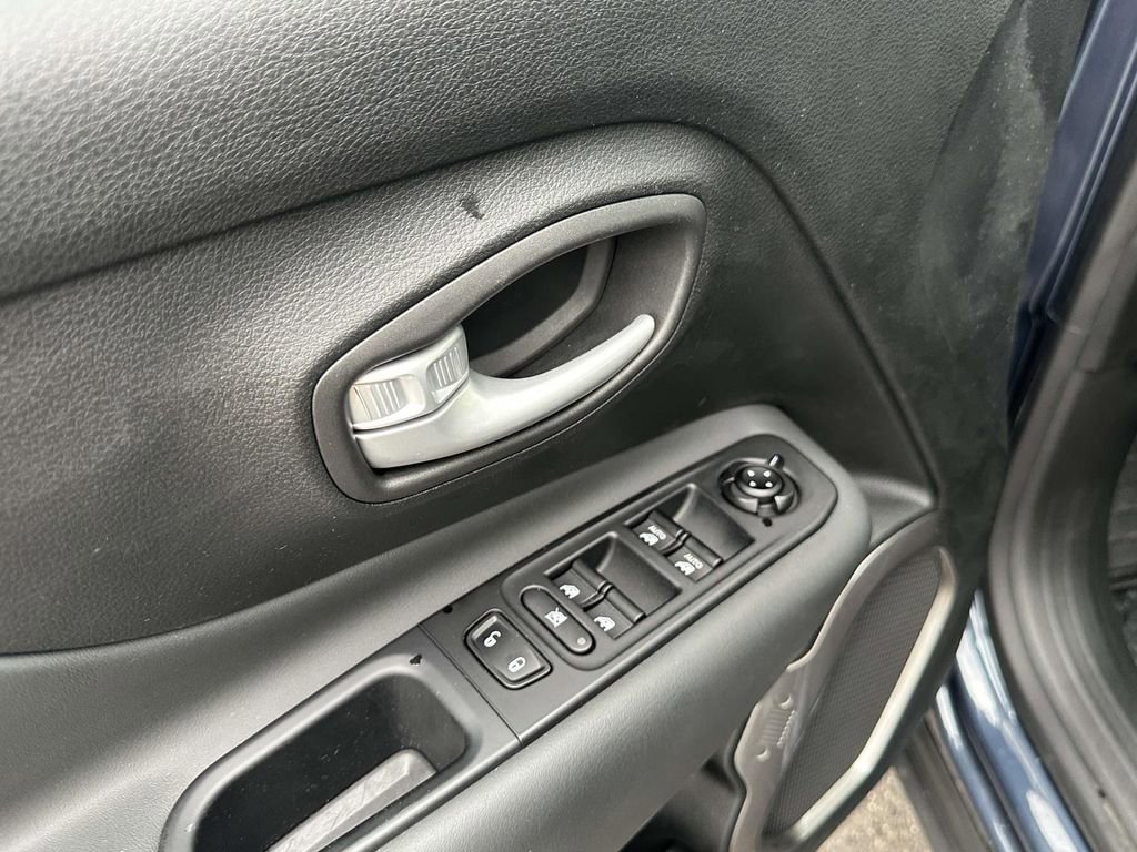 Used 2023 Jeep Renegade Limited w/ Sun/Sound Group image 19
