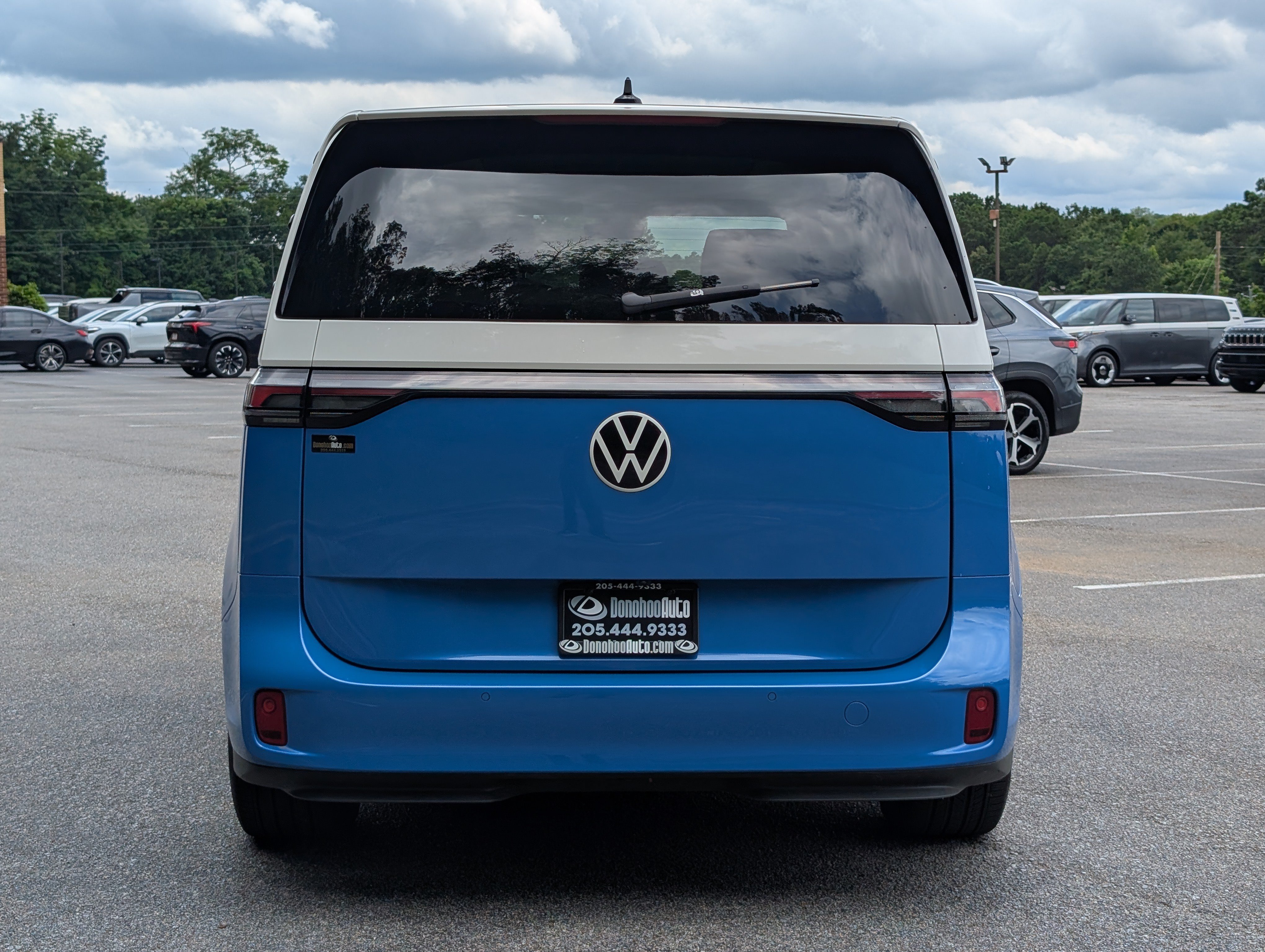 Used 2025 Volkswagen ID. Buzz Pro S Plus RWD image 8