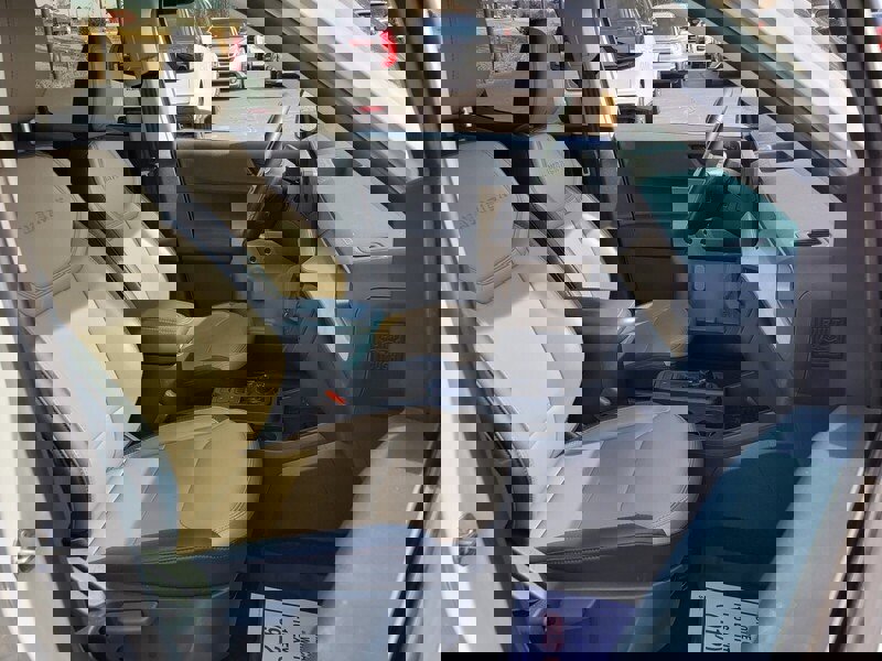 Used 2025 Ford Maverick Lariat image 13