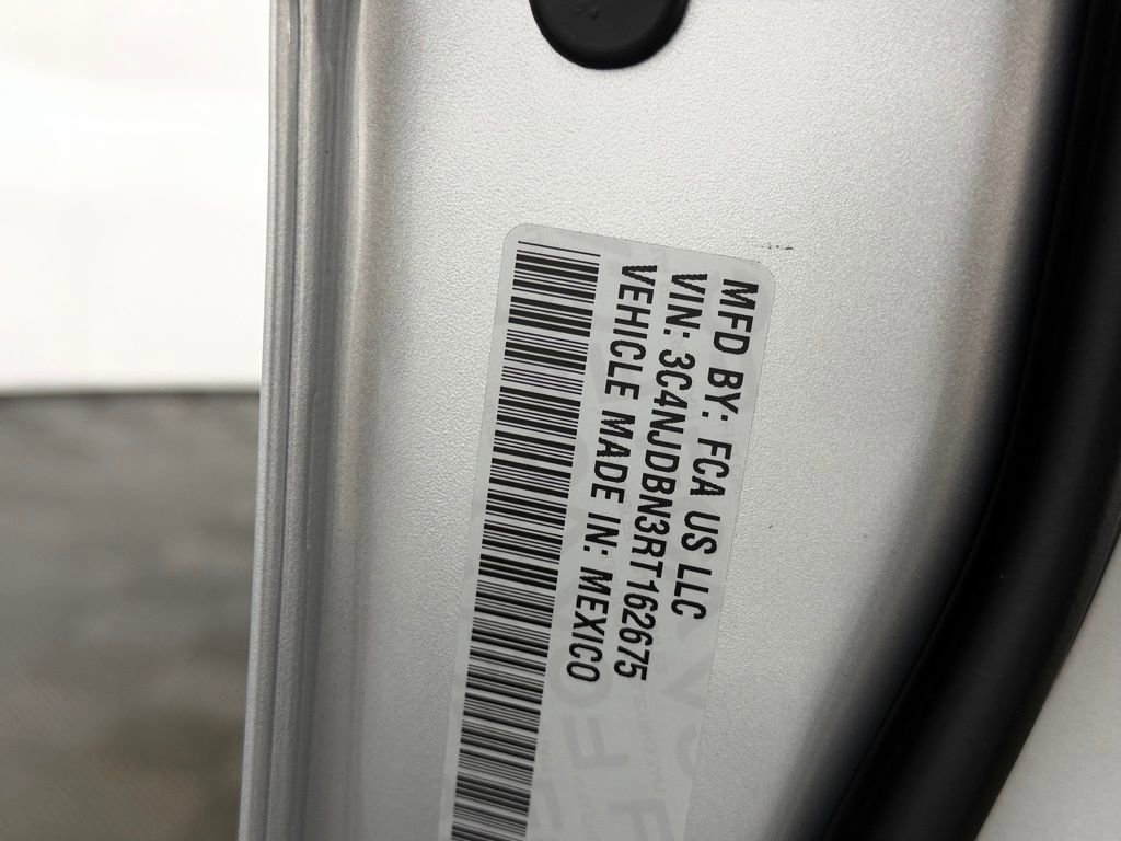 Certified 2024 Jeep Compass Latitude image 34