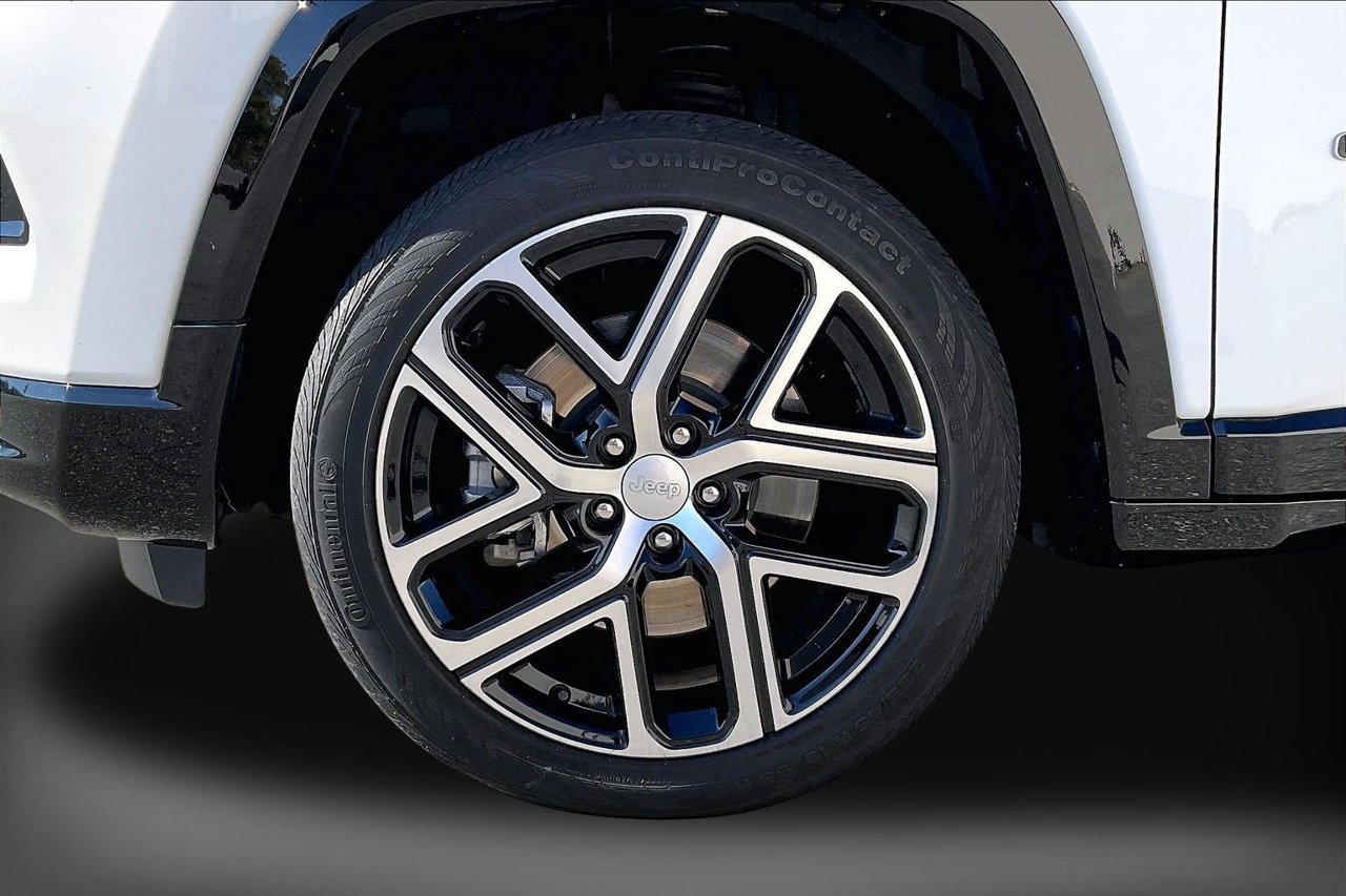 Used 2024 Jeep Compass Limited w/ Elite Group AWD/4WD image 33