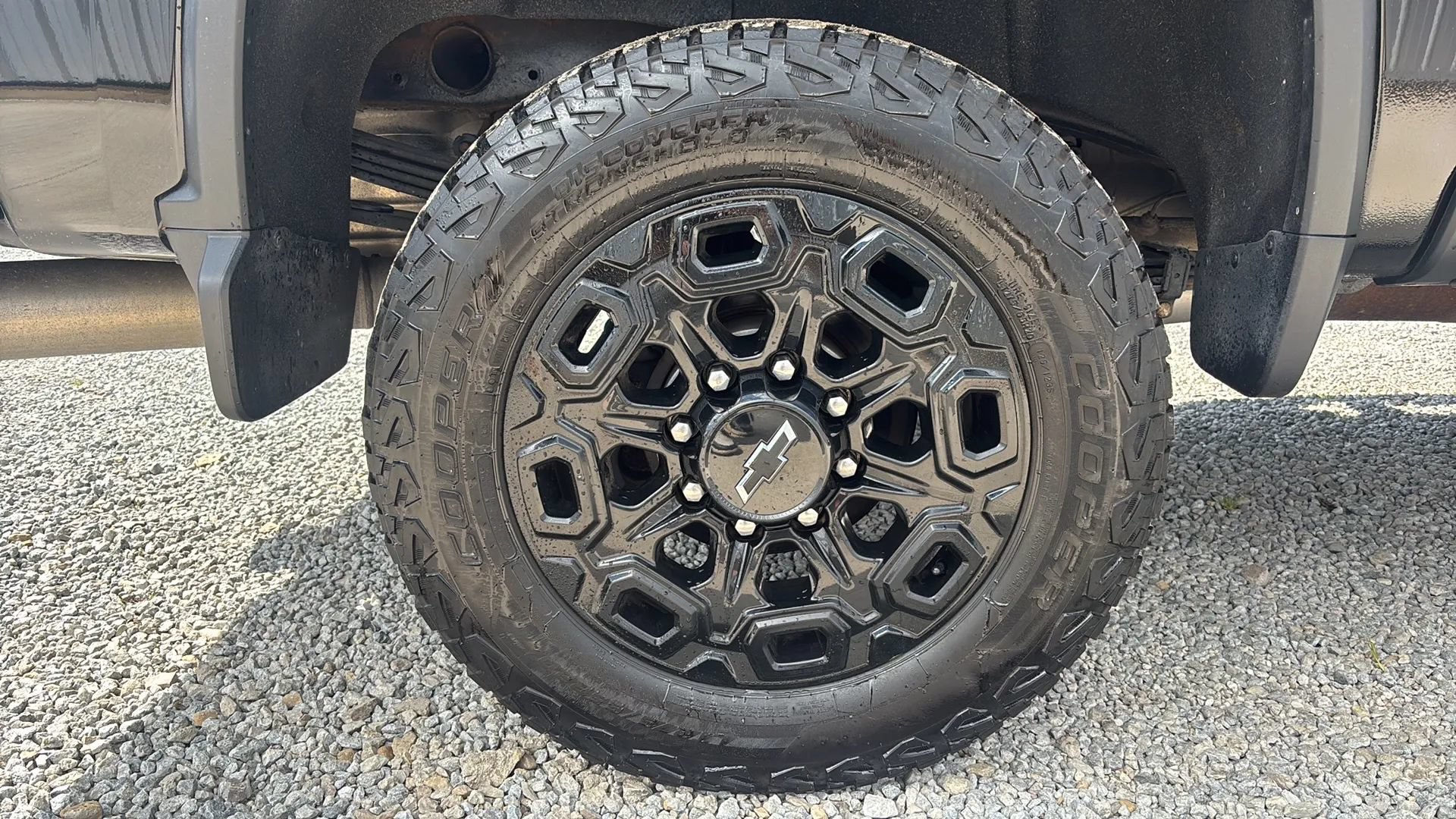 Used 2022 Chevrolet Silverado 2500 LT w/ Midnight Edition AWD/4WD image 9