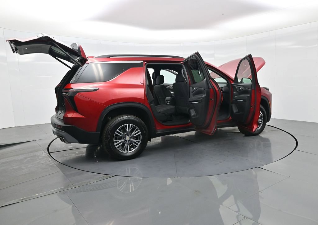 Used 2025 Chevrolet Traverse LT w/ Driver Confidence Package image 40