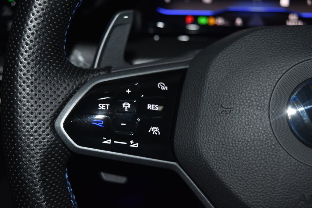 Certified 2023 Volkswagen Golf R 2.0T image 7