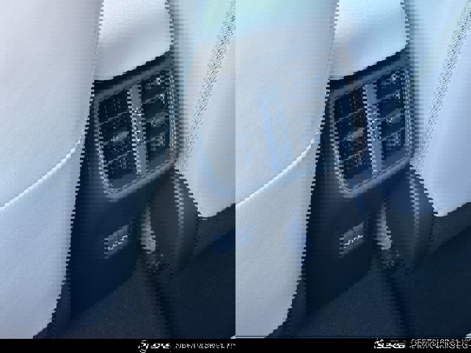 Certified 2024 Lexus UX 250h FWD image 18