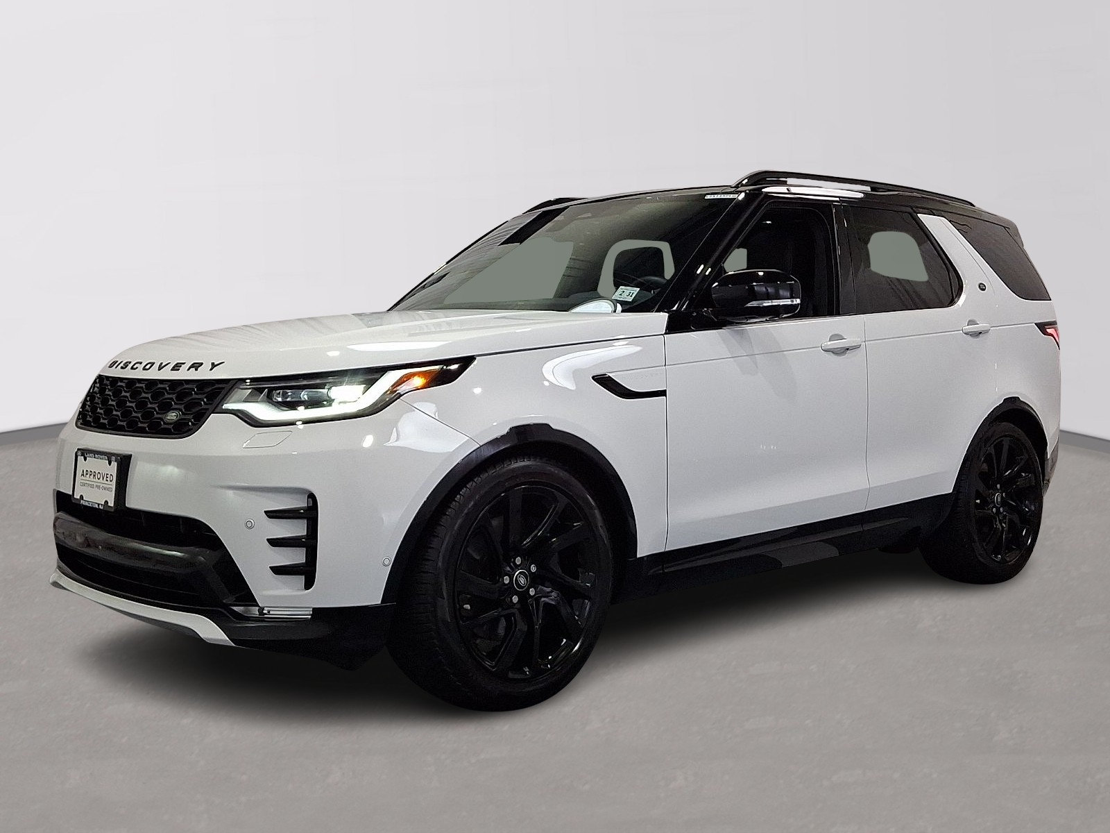 Certified 2025 Land Rover Discovery Dynamic SE AWD/4WD image 1