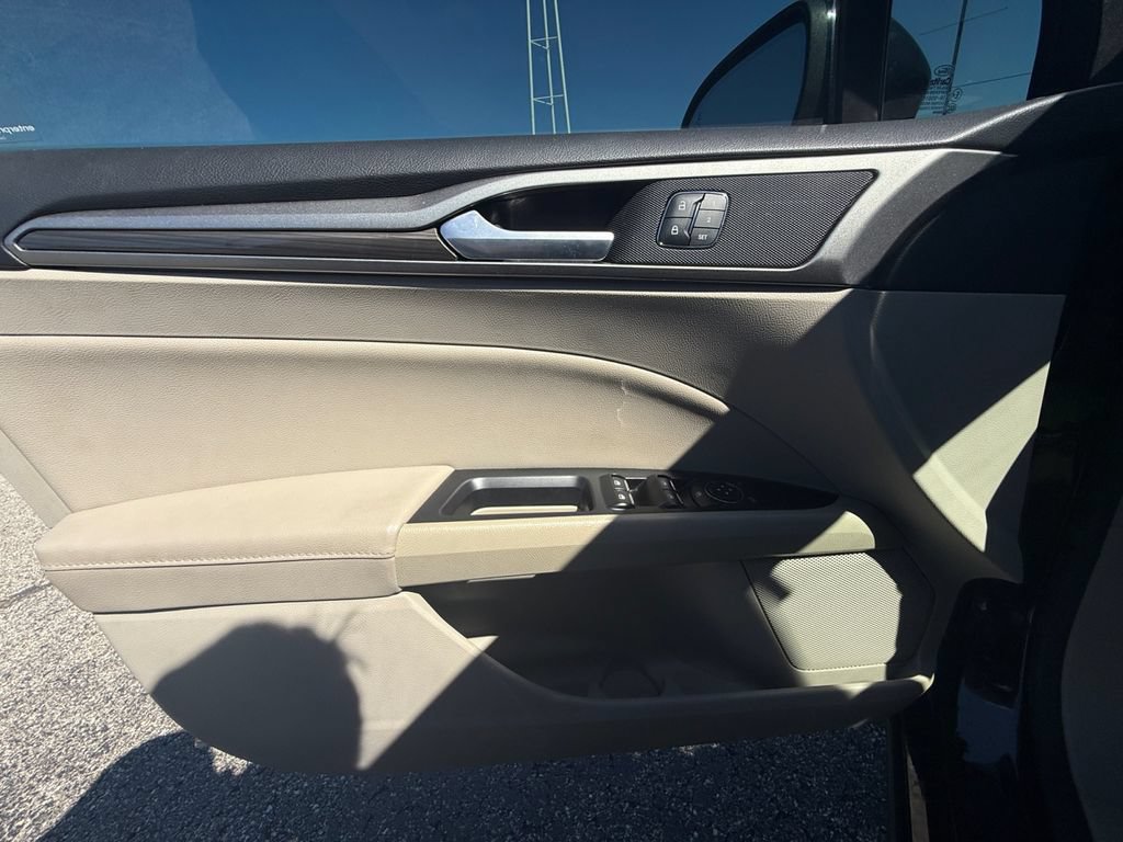 Used 2019 Ford Fusion SEL FWD image 14