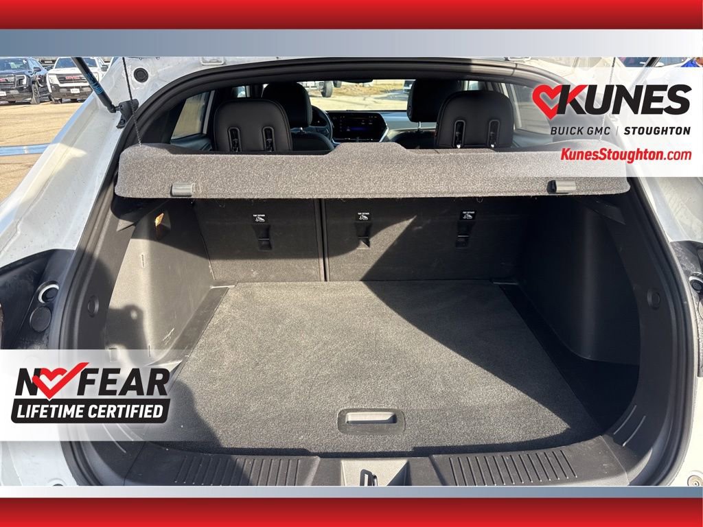 Used 2024 Chevrolet Trax RS w/ Sunroof Package FWD image 42