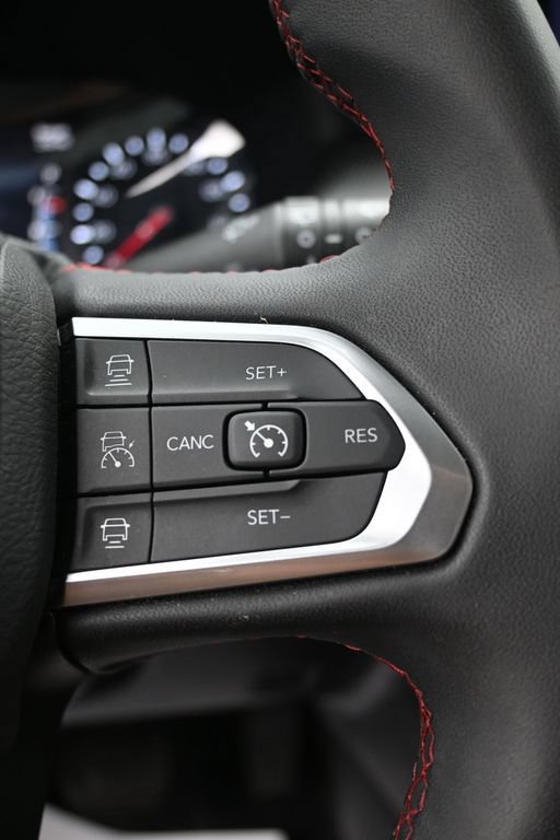Used 2025 Jeep Compass Trailhawk AWD/4WD image 17