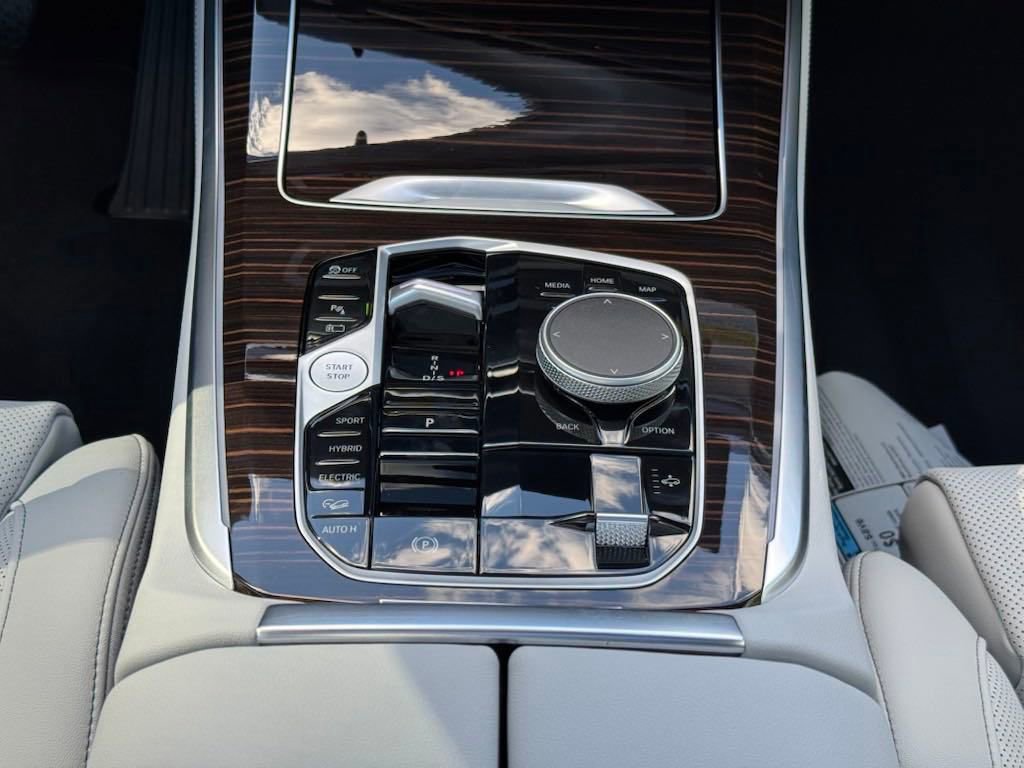 Used 2025 BMW X5 xDrive50e w/ Premium Package image 22