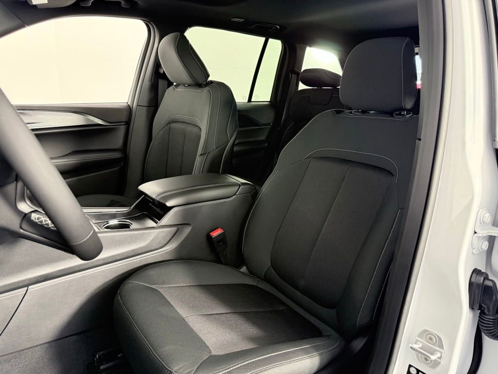 New 2025 Jeep Grand Cherokee Laredo X image 10