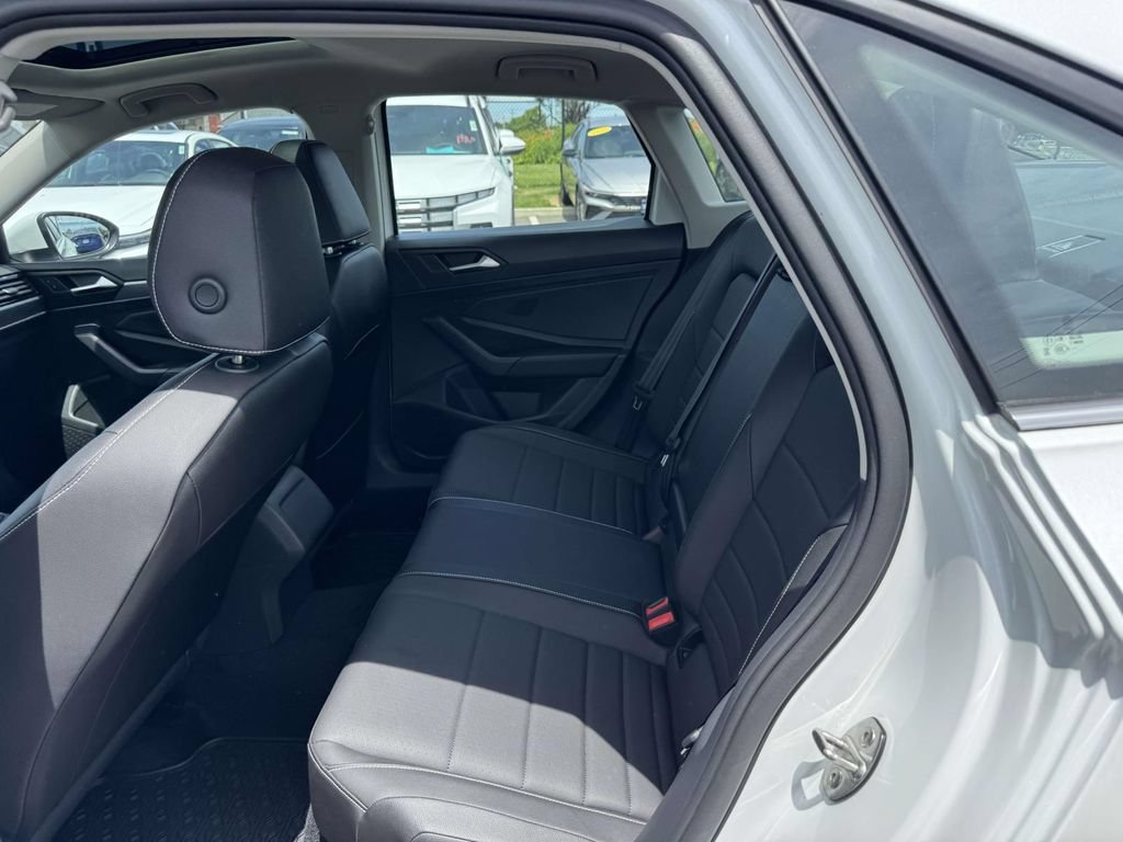 Used 2023 Volkswagen Jetta SE FWD image 13