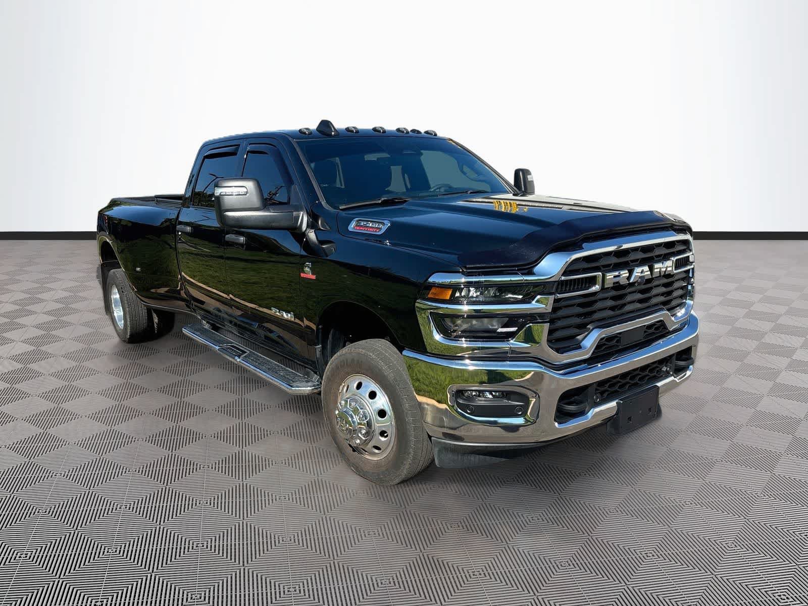 Used 2025 RAM 3500 Big Horn AWD/4WD image 3
