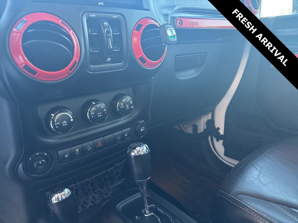 Used 2015 Jeep Wrangler Unlimited Sahara w/ Connectivity Group image 8