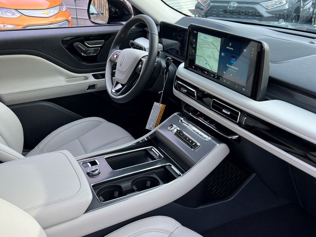 New 2026 Lincoln Aviator AWD w/ Jet Appearance Package image 10