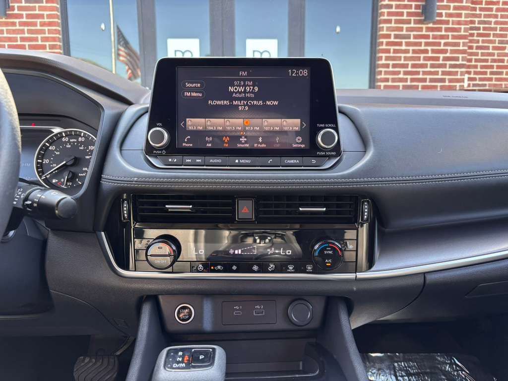 Used 2021 Nissan Rogue SV w/ Premium Package image 17