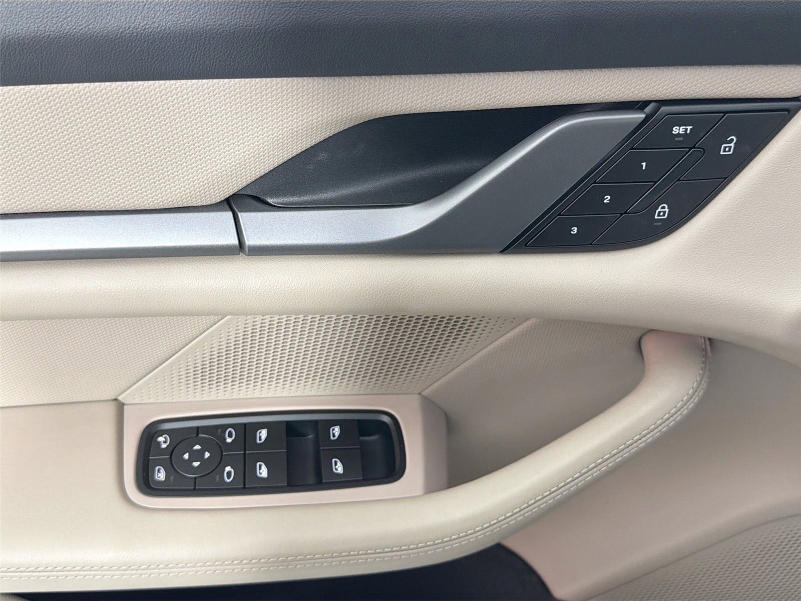 Certified 2025 Porsche Taycan AWD/4WD image 31