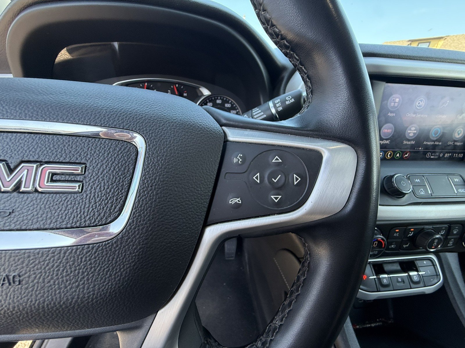 Used 2023 GMC Acadia SLT AWD/4WD image 18