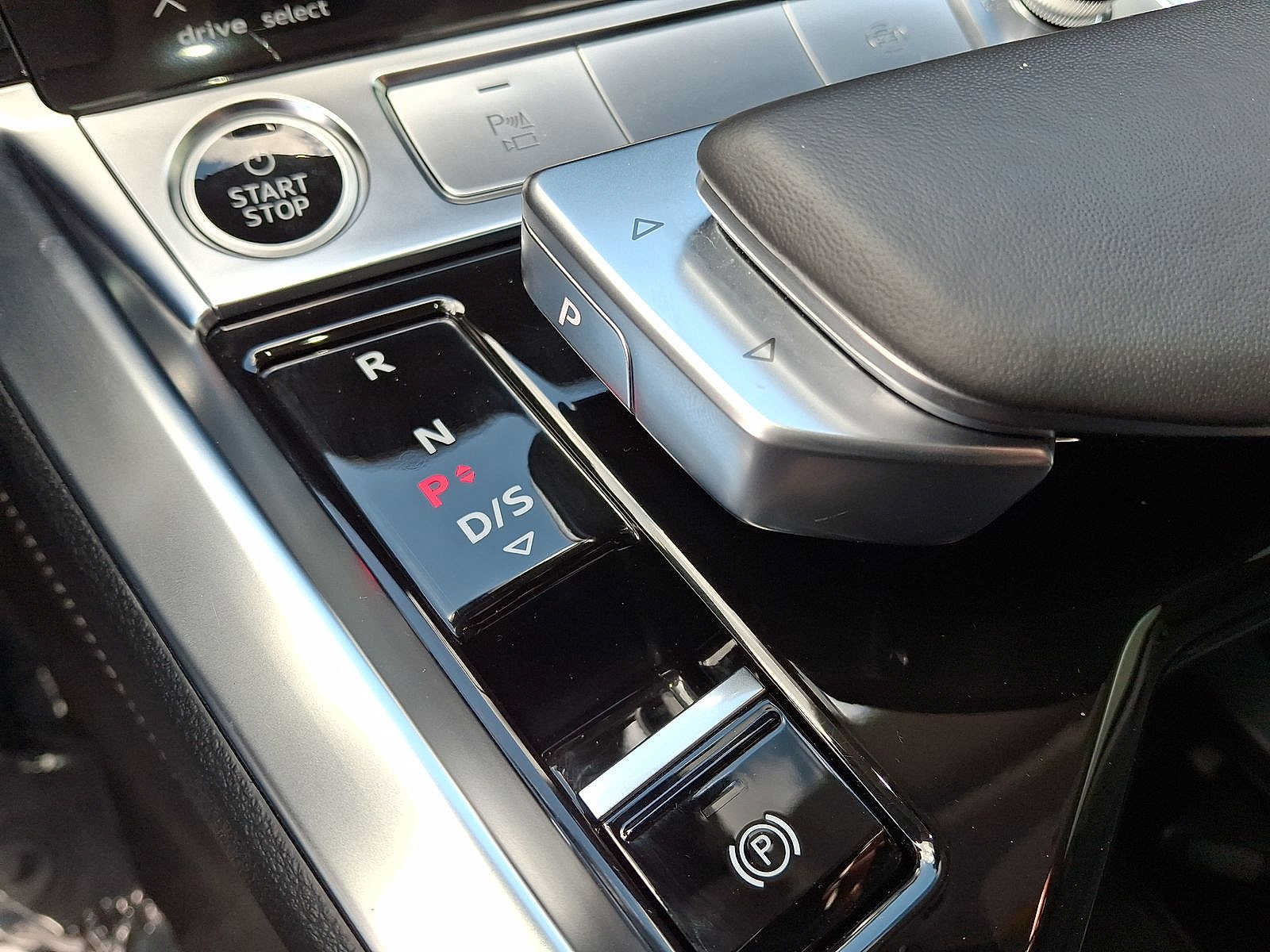 Used 2024 Audi Q8 e-tron Premium Plus w/ Premium Plus Package AWD/4WD image 18
