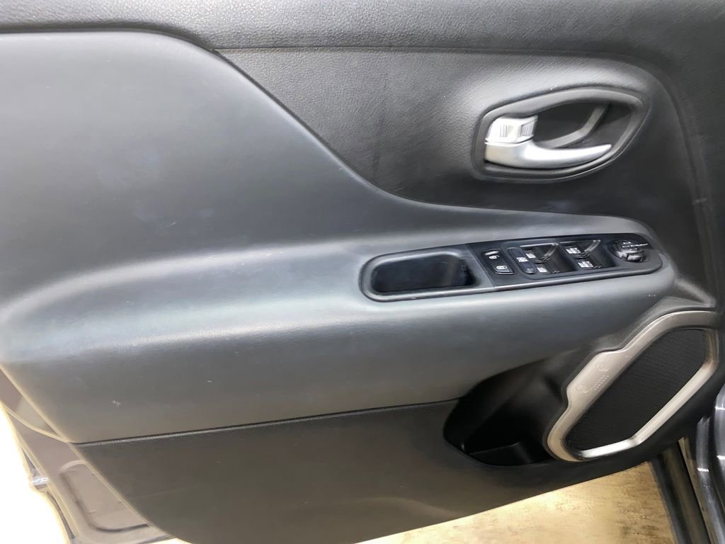 Used 2022 Jeep Renegade Limited AWD/4WD image 25