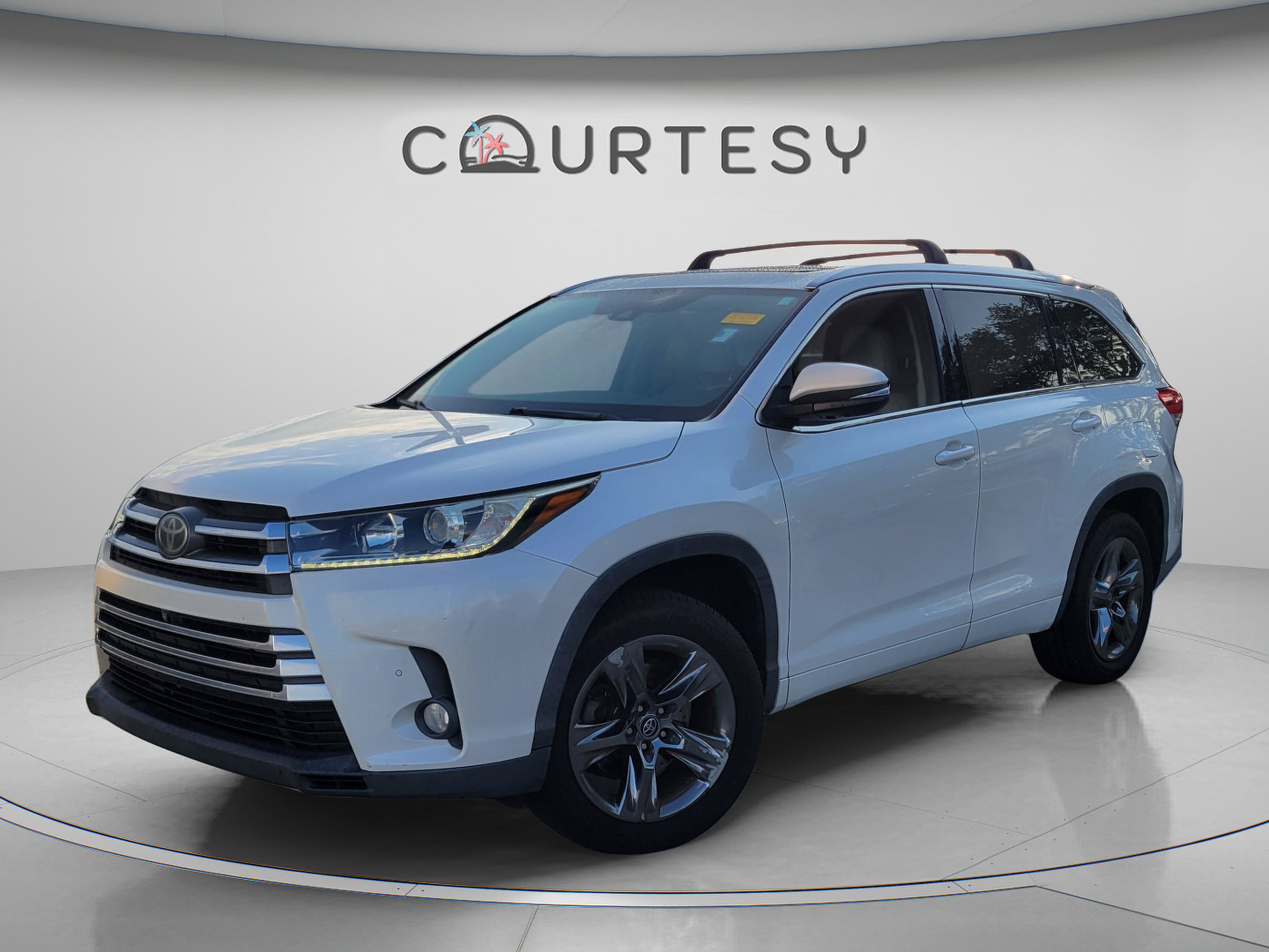 Used 2018 Toyota Highlander Limited Platinum FWD image 1