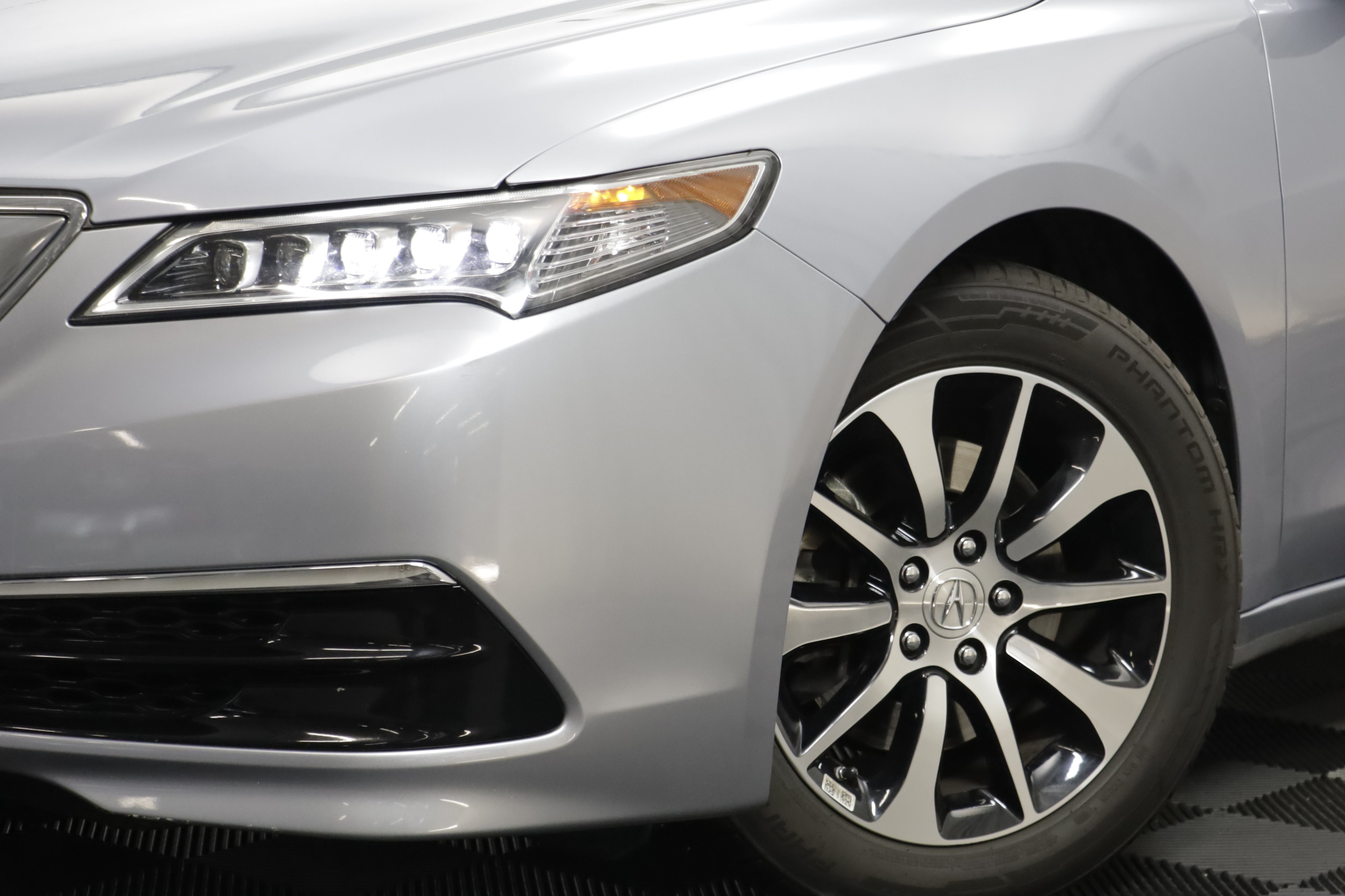 Used 2016 Acura TLX w/ Technology Package FWD image 3