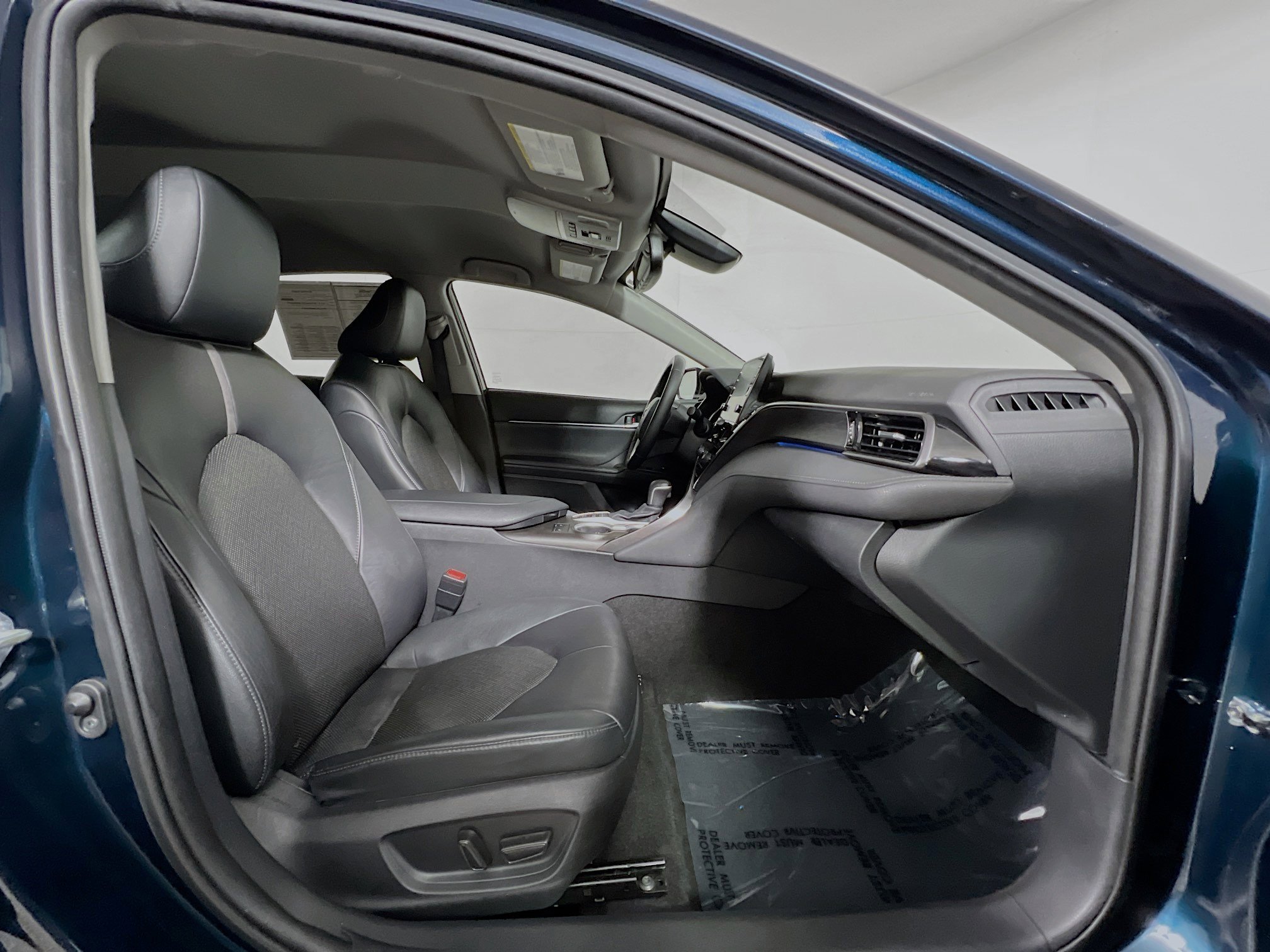 Used 2021 Toyota Camry XLE w/ Cold Weather Package image 31