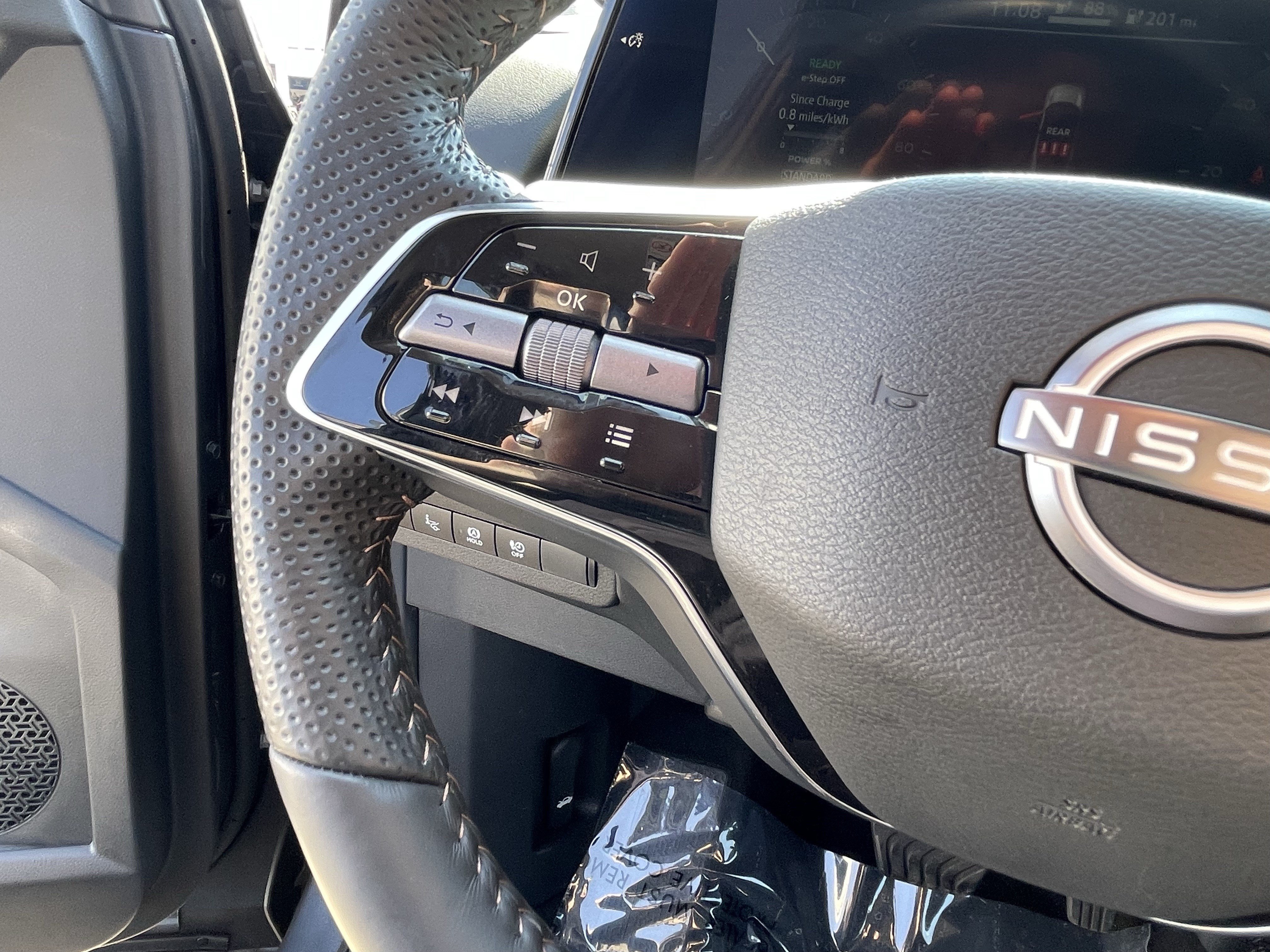 Used 2024 Nissan Ariya AWD image 23