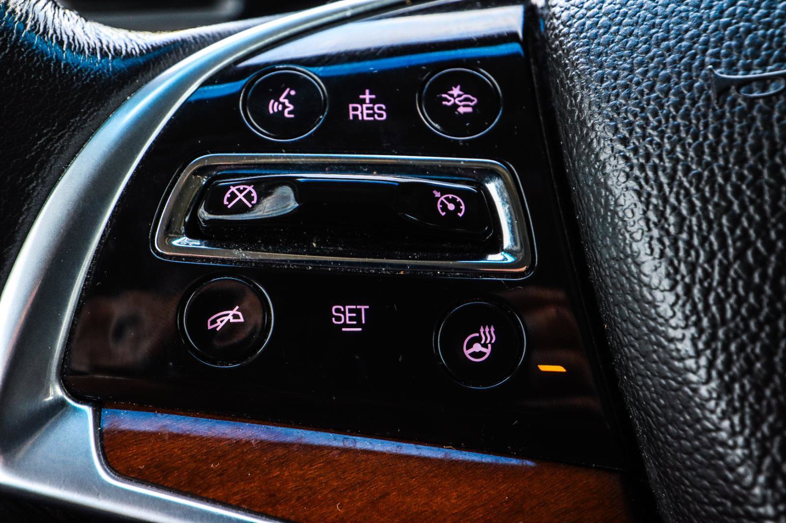 Used 2018 Cadillac Escalade Luxury AWD/4WD image 19