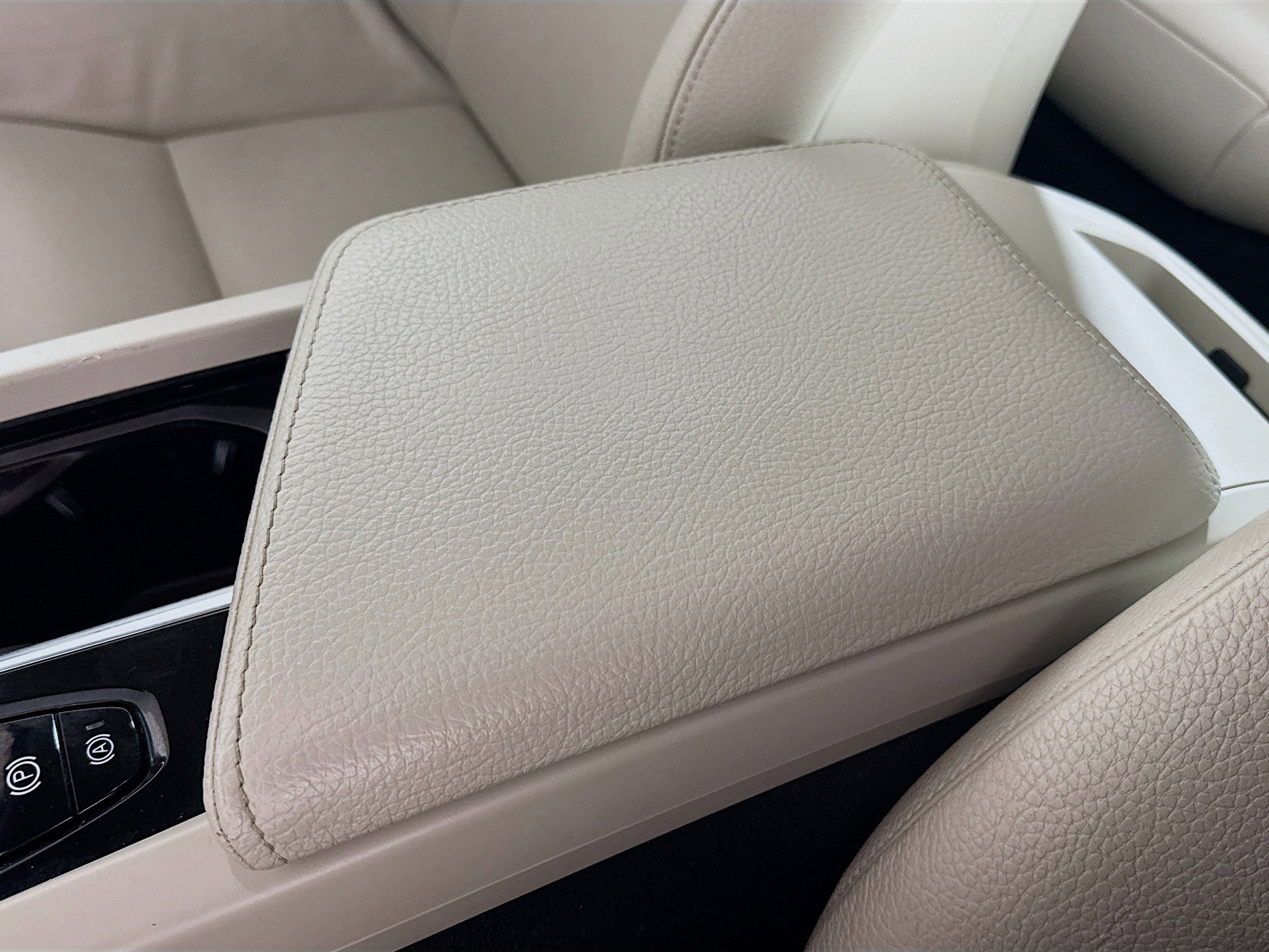 Used 2020 Volvo S60 T5 Momentum image 18