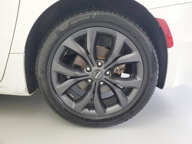 Used 2018 Chrysler Pacifica Touring Plus w/ S Appearance Package image 11