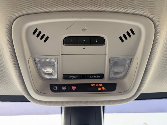 Used 2020 Chevrolet Traverse LT w/ LT Premium Package image 23