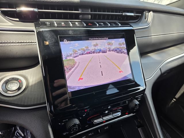 Certified 2025 Jeep Grand Cherokee Altitude AWD/4WD image 31