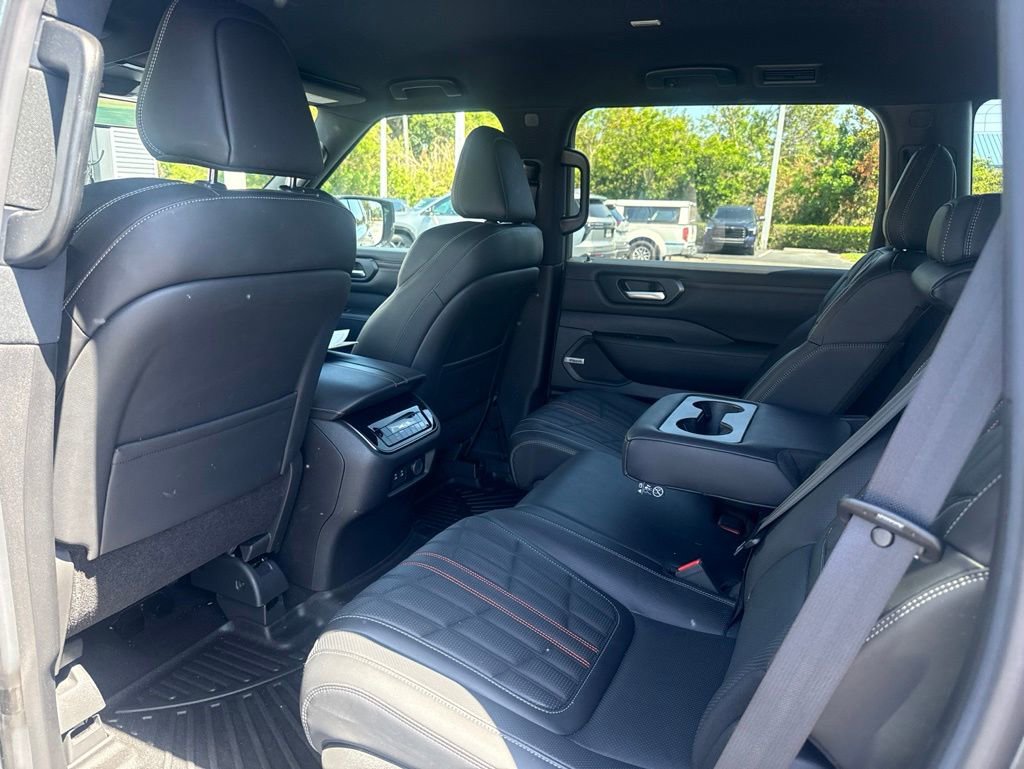 Certified 2025 Nissan Armada PRO-4X AWD/4WD image 10