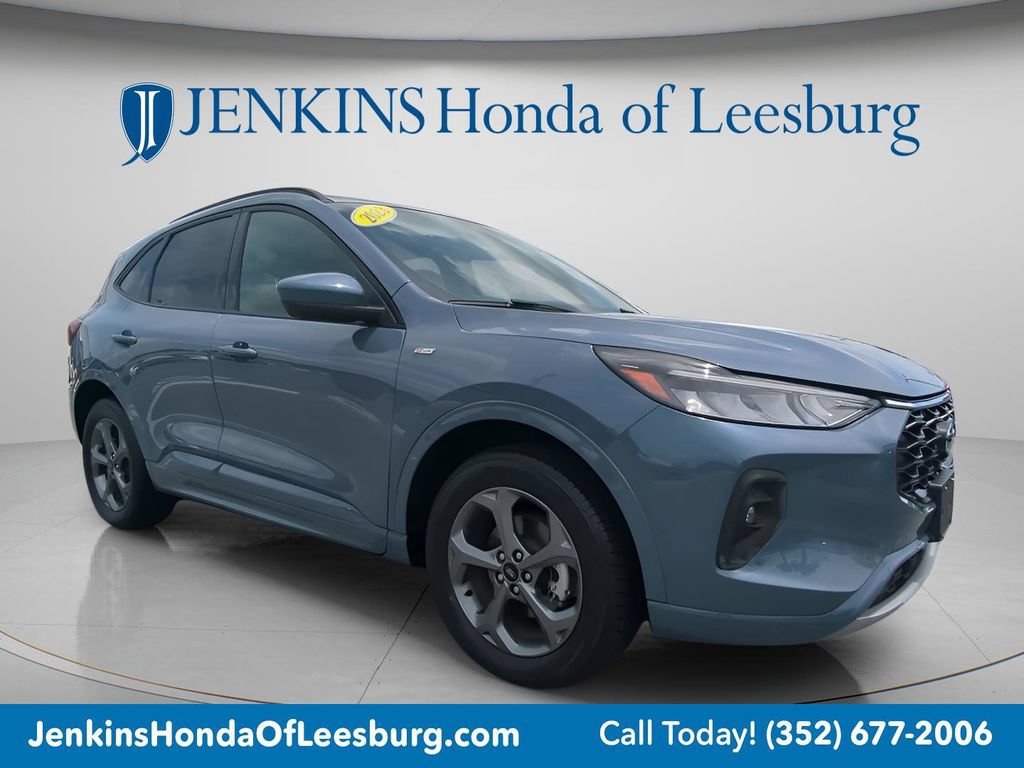Used 2023 Ford Escape ST-Line Select w/ Tech Pack #2 AWD/4WD image 2