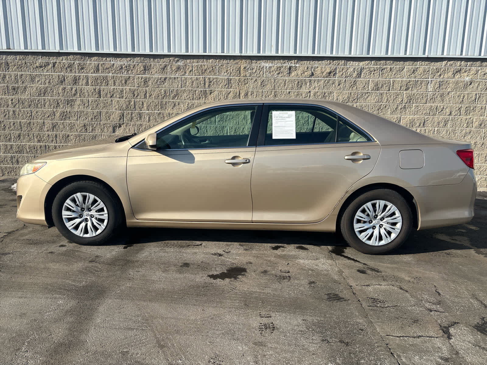 Used 2012 Toyota Camry L image 5