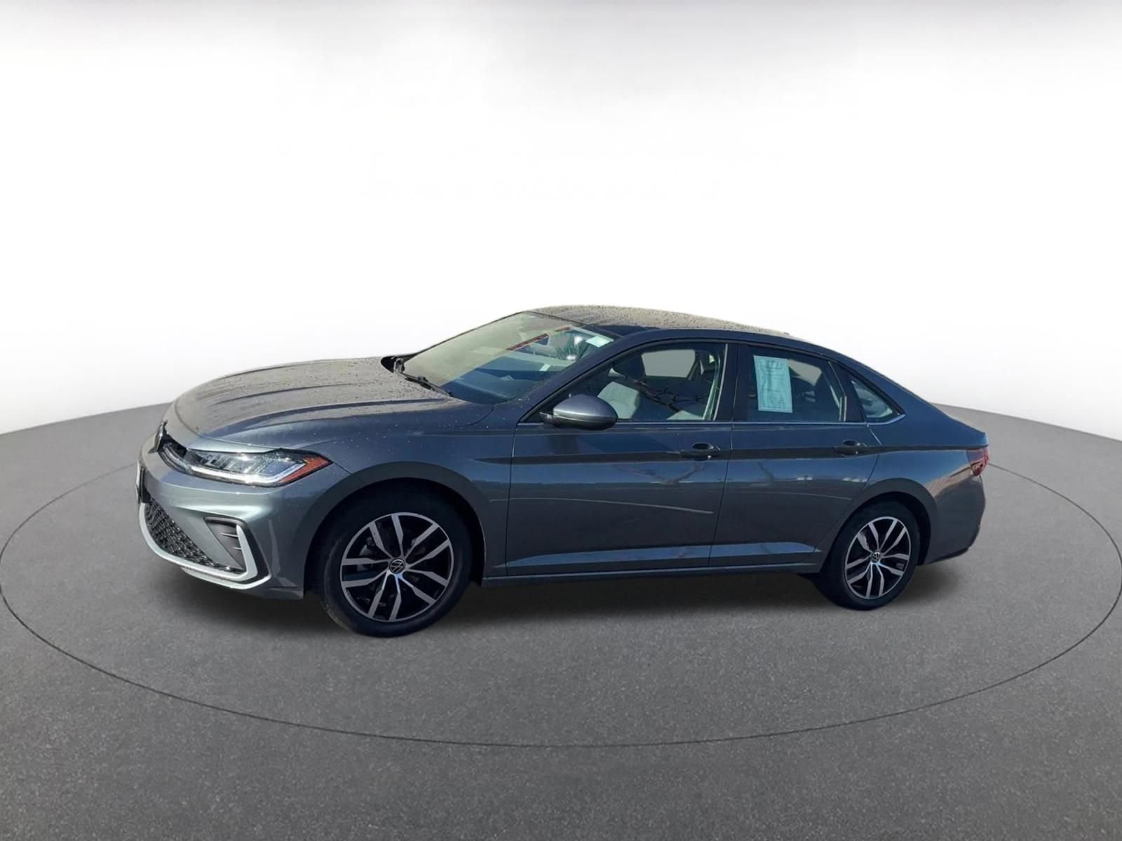 Used 2025 Volkswagen Jetta SE image 8