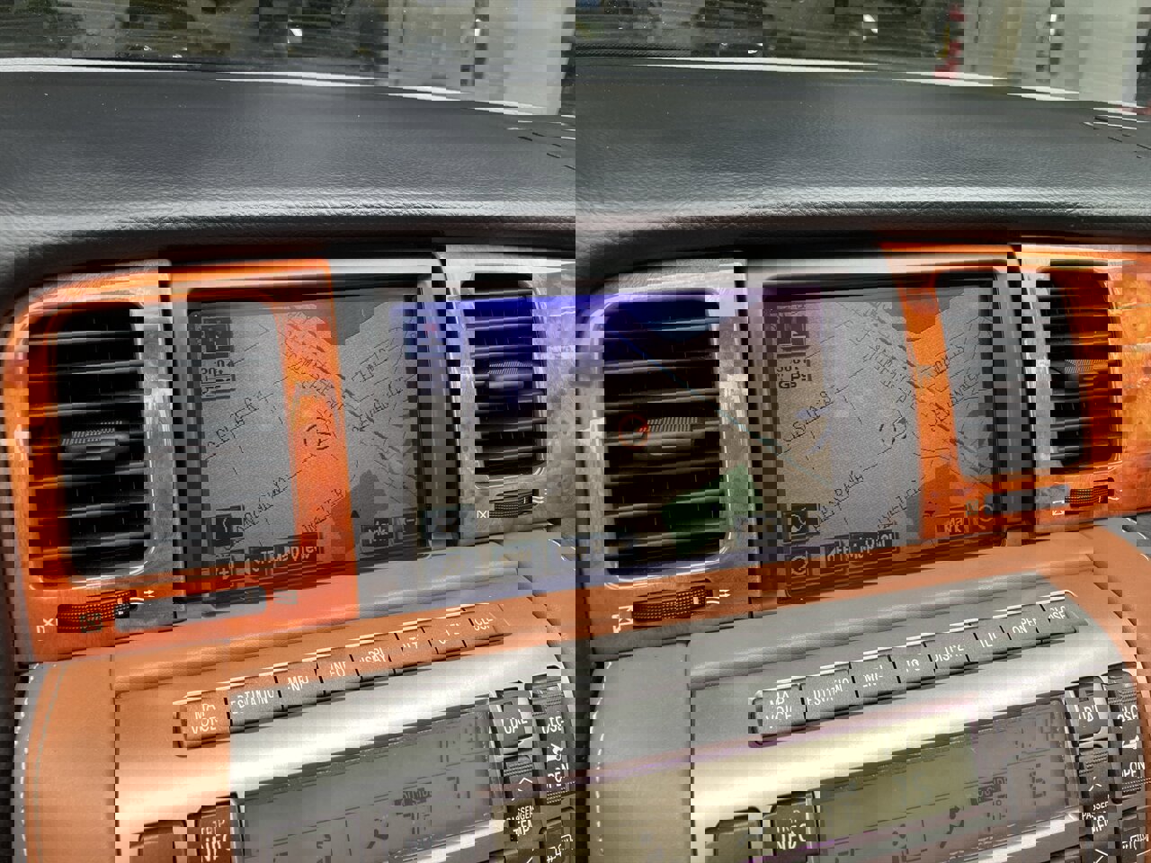 Used 2005 Lexus SC 430 Convertible image 25