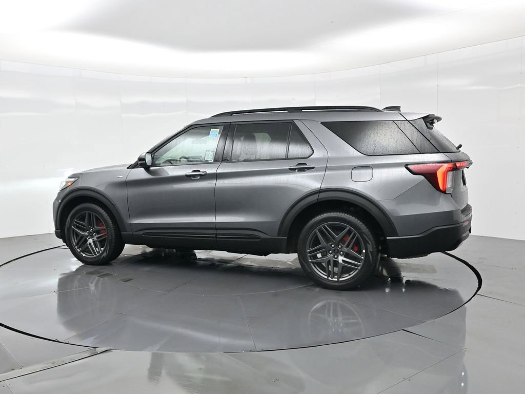 Used 2025 Ford Explorer ST-Line w/ ST-Line Street Pack image 9