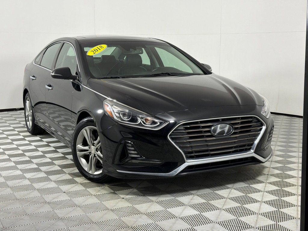 Used 2018 Hyundai Sonata Limited w/ Limited Ultimate Package 03 FWD image 2