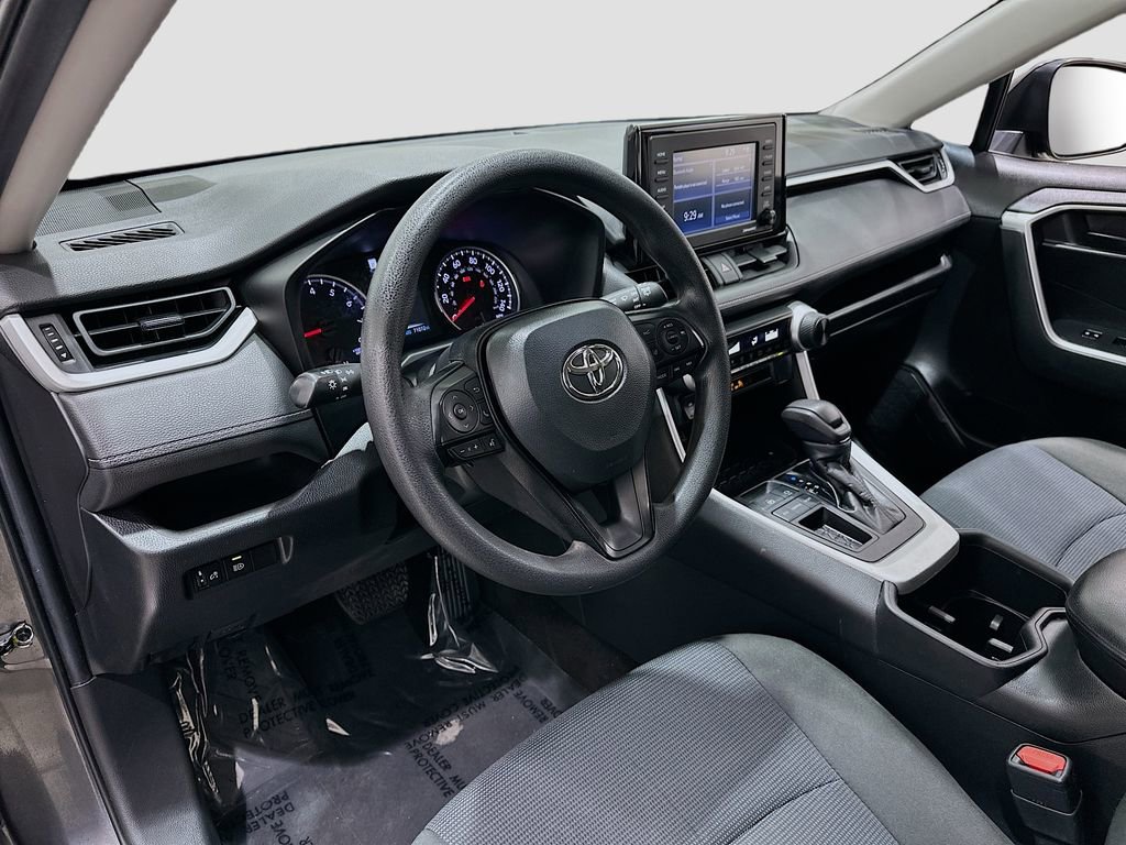 Used 2022 Toyota RAV4 LE FWD image 9